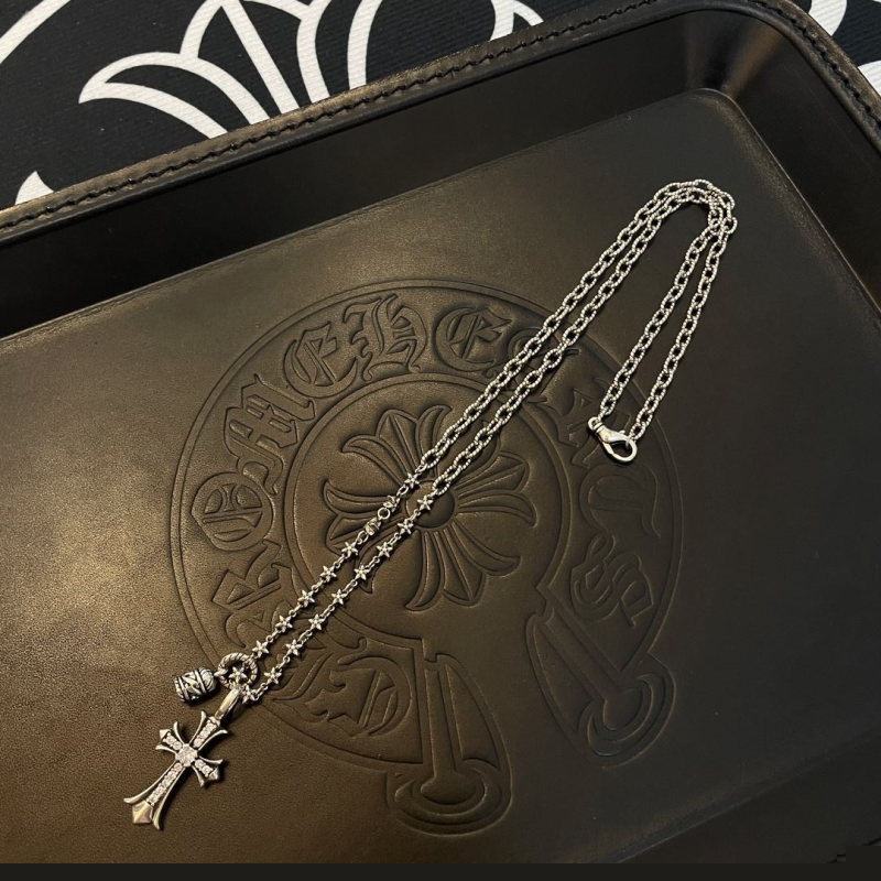 Ch**me He**ts necklaces